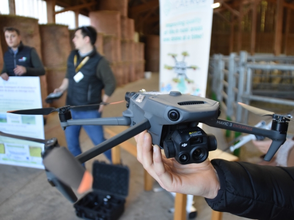 Petit modèle de drone, le plus accessible, entre 400 et 1.000 € HT. 