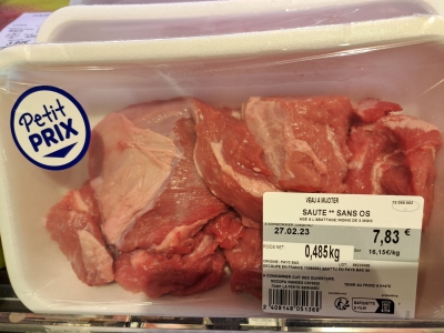 Chez Carrefour le pourcentage de viandes importées est moindre que chez Métro, mais l'on trouve néanmoins du veau des Pays-Bas, notamment., 