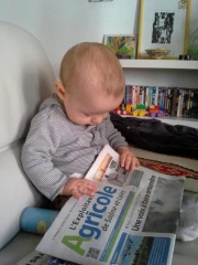Il n'est pas d'âge pour commencer la lecture du journal...
