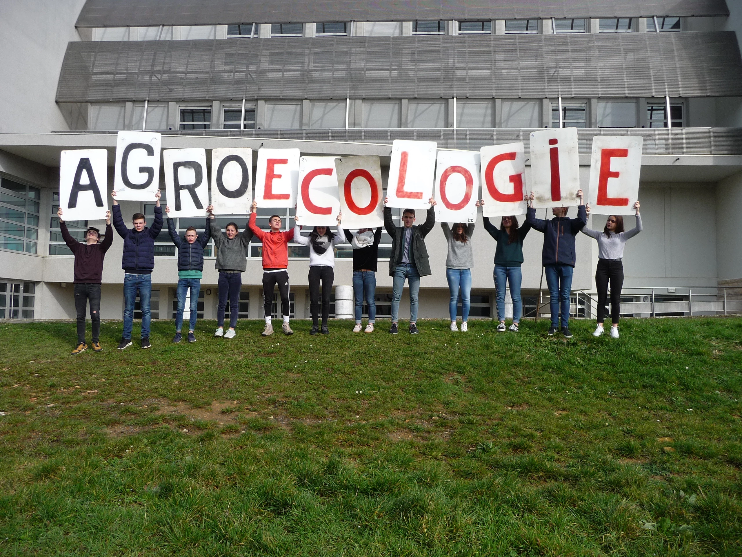 De séduisantes évolutions au lycée Lucie Aubrac de Davayé
