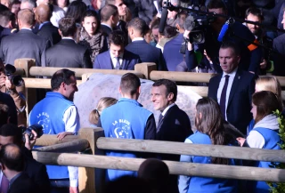 Au Salon internation de l'agriculture à Paris, Macron défend une PAC qui protège, transforme et anticipe