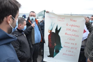 Action des viticulteurs devant Castel