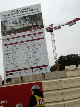 Les trois pôles avancent