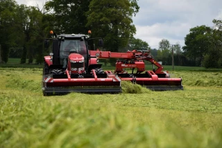 Étaler l’herbe pour favoriser la qualité 