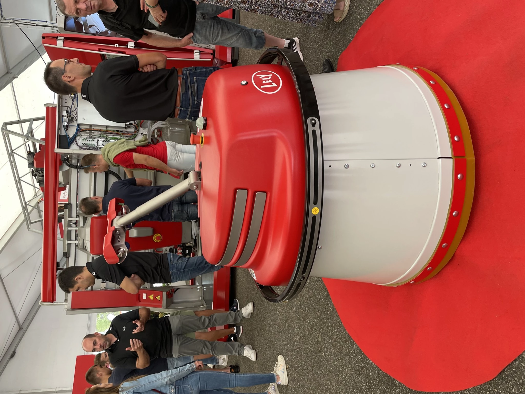 Lely : le robot repousse-fourrage Juno se bonifie
