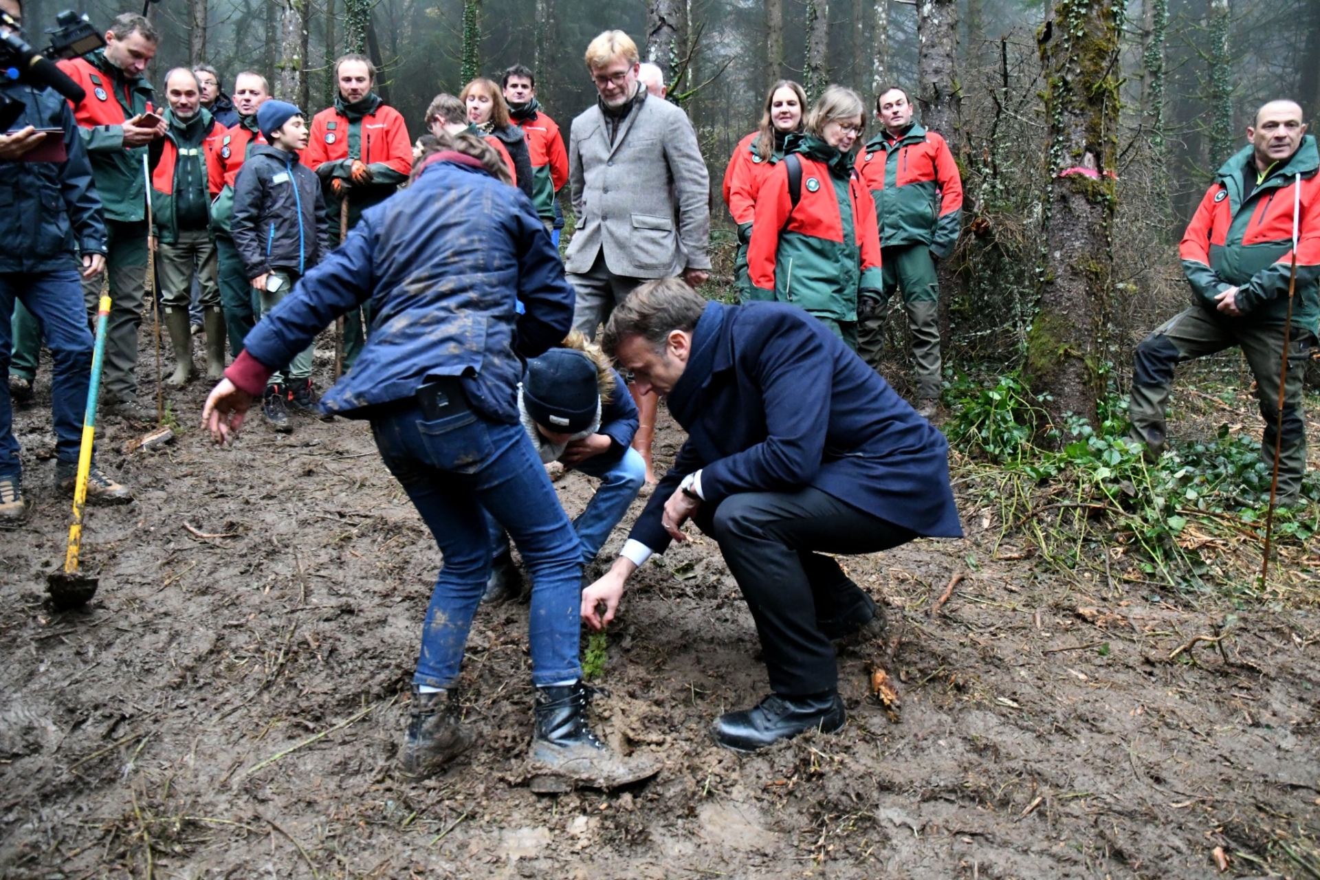 Emmanuel Macron dans le Jura pour lancer l’opération « 1 jeune, 1 arbre »