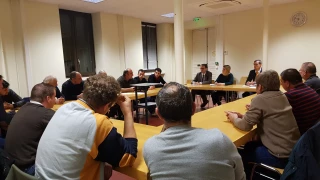 Les jeunes éleveurs comme leurs aînés dénoncent la folie destructrice qui dicte à Bruxelles d'ouvrir grands ses marchés de viande aux importations
