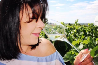 Le Domaine Nadine Ferrand à Charnay-lès-Mâcon s'apprête à révéler un écrin à la hauteur de ses vins