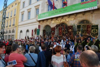 Un soleil estival pour une foule ravie à la 18e Paulée de la Côte chalonnaise