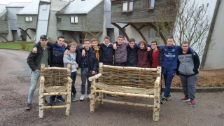 Les élèves du lycée forestier de Velet ont réalisé du mobilier de jardin
