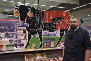 Jérôme Saint-André, boucher au Super U de Prissé, entend par son travail honorer celui des éleveurs
