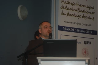 Présentation de la conception et la réalisation bio-climatique des bâtiments vinicoles lors du Forum œnologique de Davayé