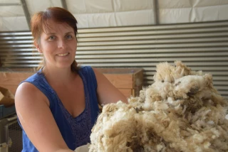 Chloé Pimont  : des scènes parisiennes à l’élevage d’agneaux dans le Morvan !