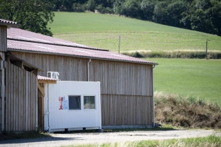 Une yaourterie dans la cour de ferme