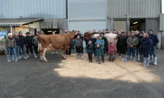 Les syndicats de race montbéliard et prim'holstein de Saône-et-Loire  en visite en Rhône-Alpes !