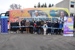 Le Bus de l’Apprentissage part à la rencontre des collégiens de Saône-et-Loire !