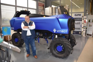 La robotique s’invite dans les vignes grâce à Claas et Vitibot