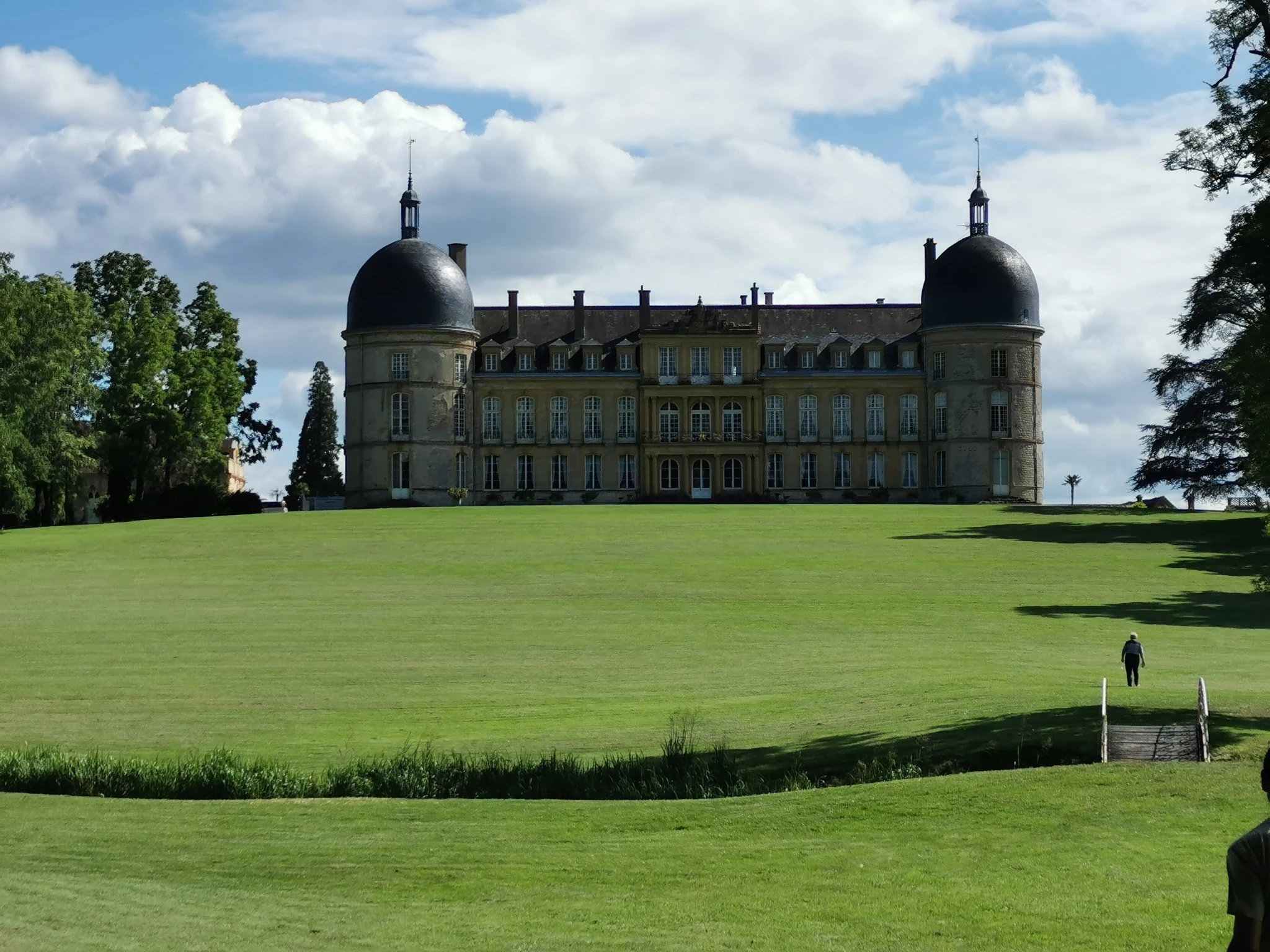 Une place-forte du Charolais qui devient un logis d'agrément