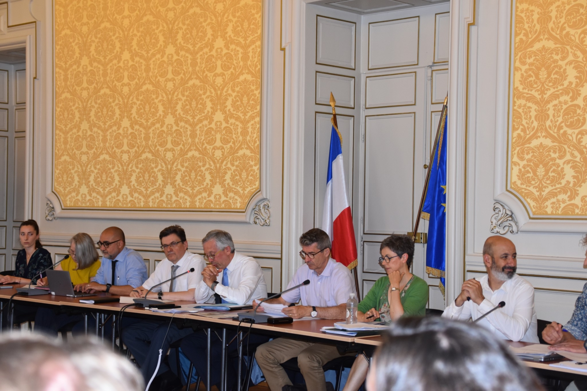 Le Comité départemental des énergies renouvelables, présidé par le préfet de Saône-et-Loire, Yves Séguy, au centre, accompagné du directeur départemental des territoires, Jean-Pierre Goron, à sa droite.