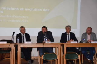 Le préfet de Saône-et-Loire, Yves Séguy ; le président de la chambre, Bernard Lacour ; le président du Conseil départemental, André Accary ; le premier vice-président de la chambre, Luc Jeannin Luc Jeannin.