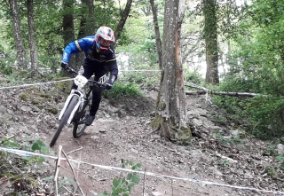 Une spectaculaire course de VTT à Blanot
