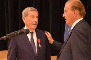 La Croix de Chevalier remise à Jean-Paul Emorine