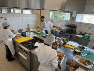 Au lycée Dumaine, la cuisine pour les plus démunis