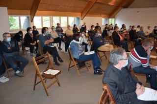 Présents pour coller aux besoins du terrain