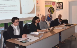 Laura Demoulin, animatrice FDSEA ; Cécile Parent, responsable service emploi FDSEA ; Patrice Fortune, président de l'UV 71 ; Bernard Moreau, président de la Commission emploi. Les AG des deux sections se sont succédées.