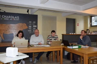 Derniers réglages avant la vente du 21 février pour le GIE Synergie Charolais Station de Jalogny !