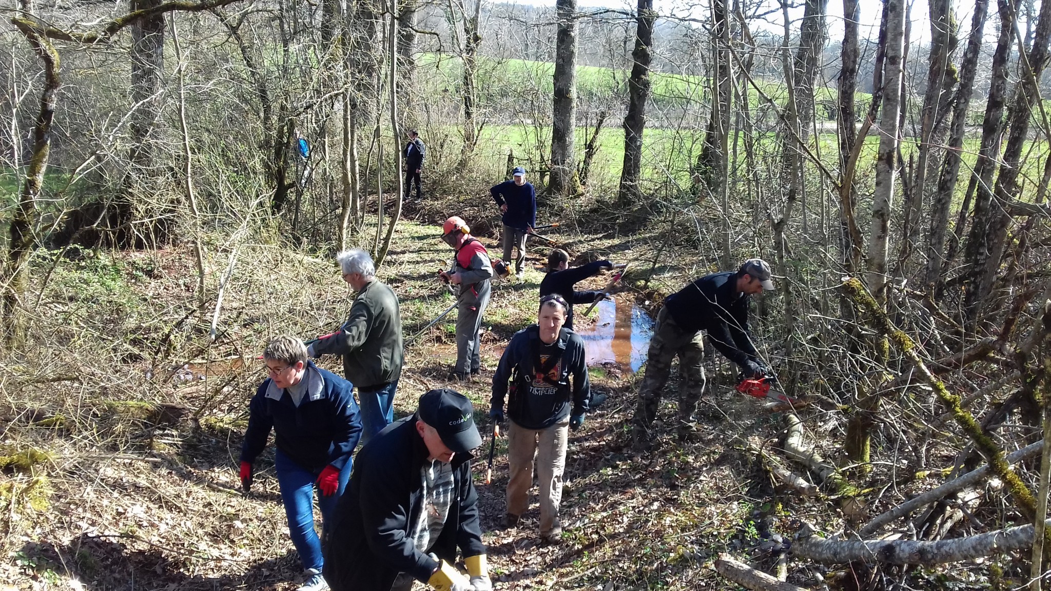 Chasseurs et randonneurs s’allient pour rouvrir un chemin rural à Péronne