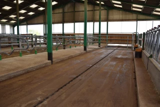 Moins de paille consommée grâce aux aires raclées