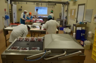 L'atelier de découpe Séléviandes propose aux éleveurs une prestation complète