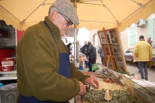 Et pourquoi ne pas redécouvrir les si bons bonbons de notre enfance. A Saint-Brisson, cela va de soi !