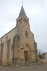 A Varenne-Saint-Germain, on trouve une étonnante croix de mission...