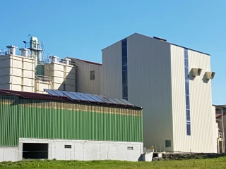 Cizeron bio a investi dans une tour de production pour mettre en place de nouvelles gammes de produits, pour optimiser la valeur nutritionnelle des aliments