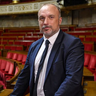 Benjamin Dirx fait voter un amendement pour alléger la fiscalité sur les transmissions des terres agricoles.