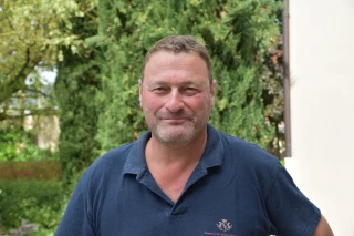 Thiébault Huber (Vin & Société) alerte sur l’étude Pestiriv. La viticulture rappelle ses progrès environnementaux et appelle à un dialogue national.