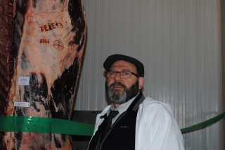 98 % des gens mangent de la viande avec plaisir