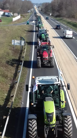 Opération « escargot » sur la RCEA pour garder une agriculture de qualité !