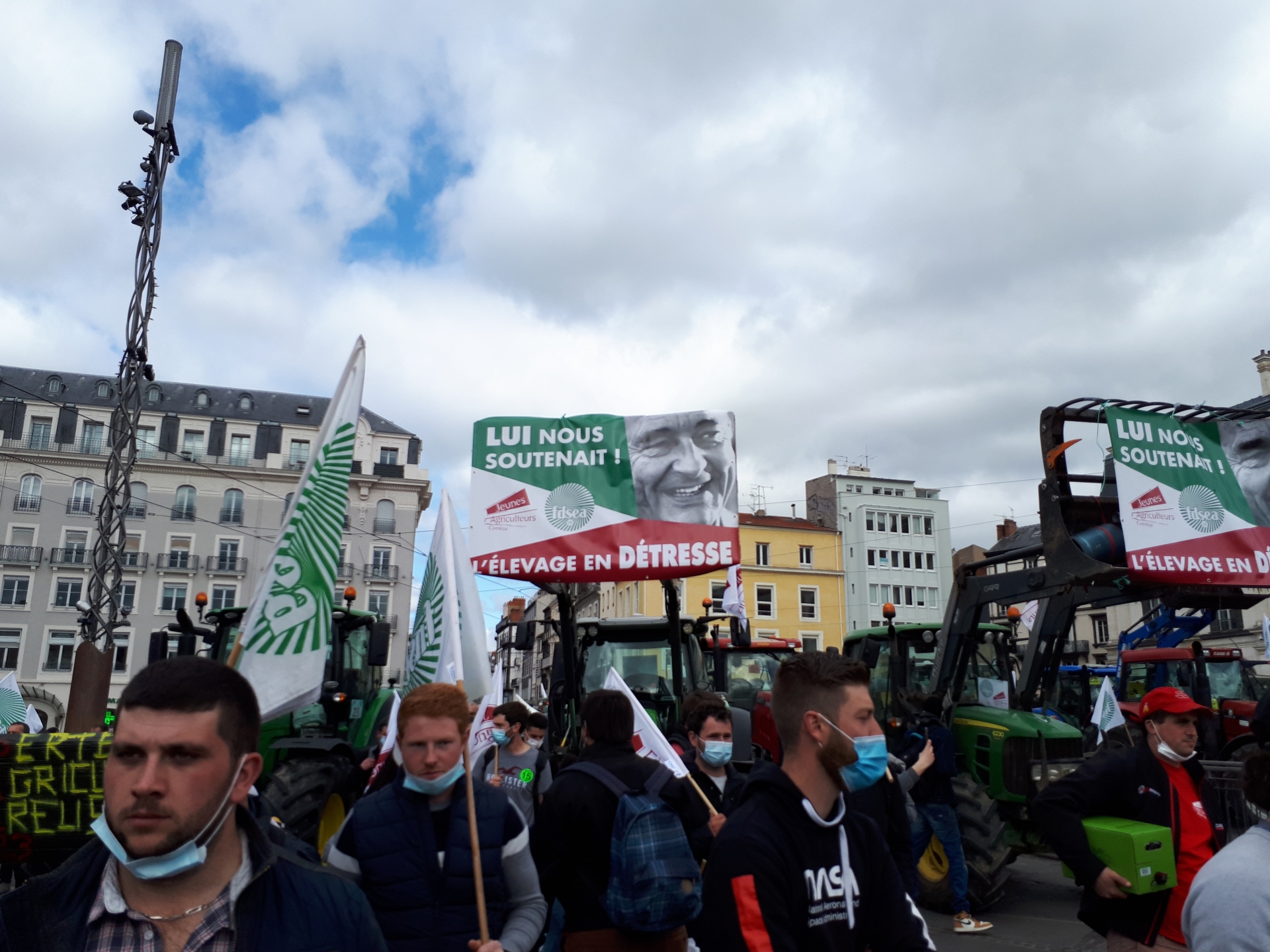 Les éleveurs ont manifesté à Clermont-Ferrand et Lyon pour «défendre leur métier»