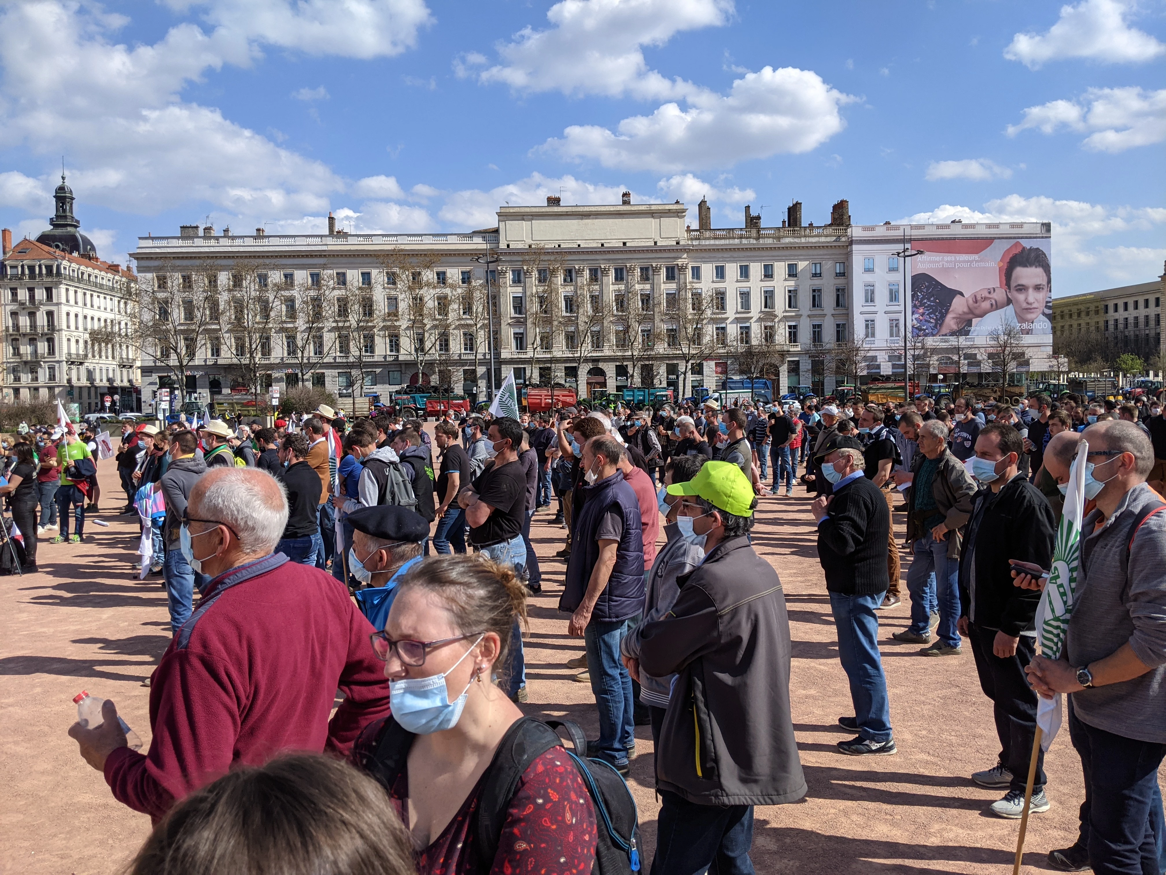 Mobilisation massive aussi Place Bellecour