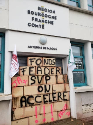 La France emmurée dans ses contradictions