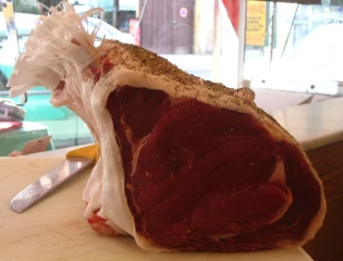 La viande bovine , dix fois plus abordable pour un smicard français que pour un Indonésien